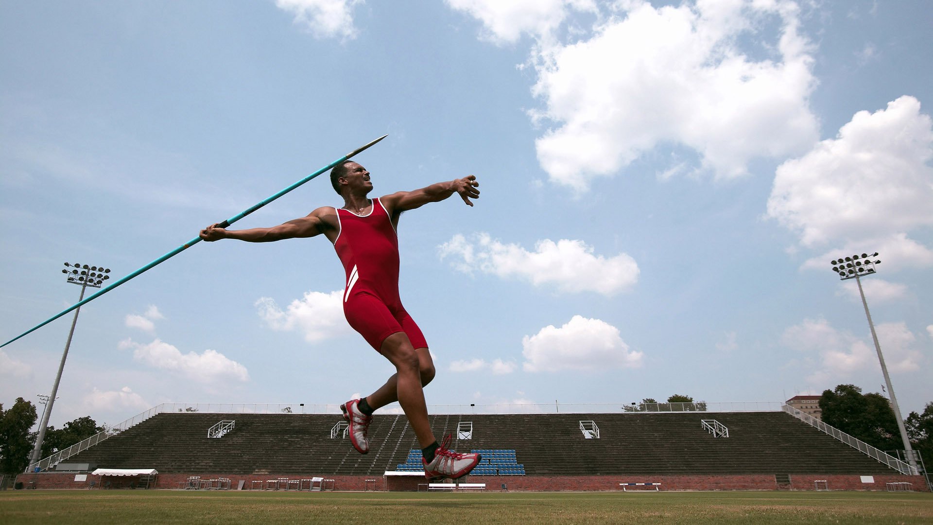 九游电脑版-决赛焦点 阿莱克西蝶泳节奏惊艳，阿莱克西亚·阿西福特
